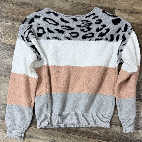 Leopard Print Color Block Sweater - Picture 2 of 2